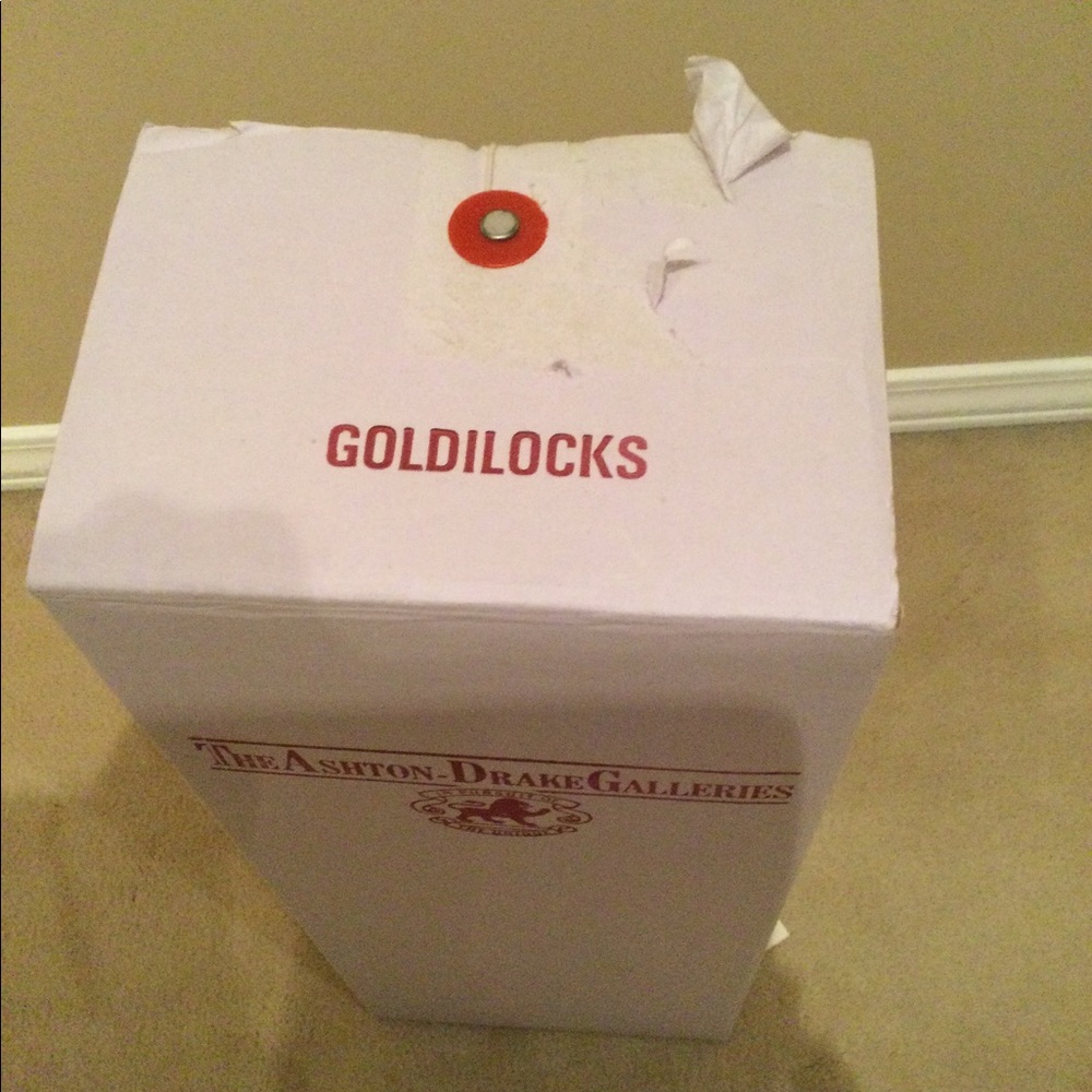 Ashton Drake collectable porcelain doll. Like new! Goldilocks - Picture 2 of 5